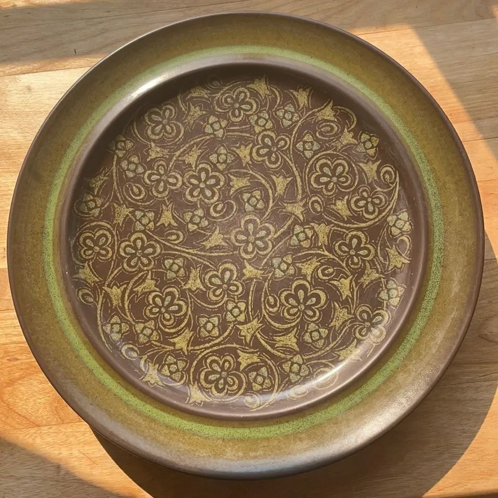 Vintage Franciscan brown and green scroll Earthenware dinner plates